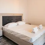 Kastrena House Aszklipiío