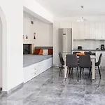 Kastrena House Villa *