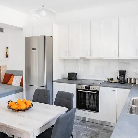 Villa Kastrena House *