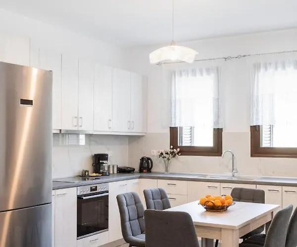 Kastrena House Villa *