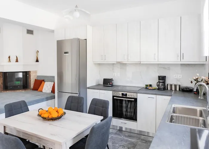 Villa Kastrena House *