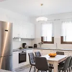 Kastrena House فيلة *