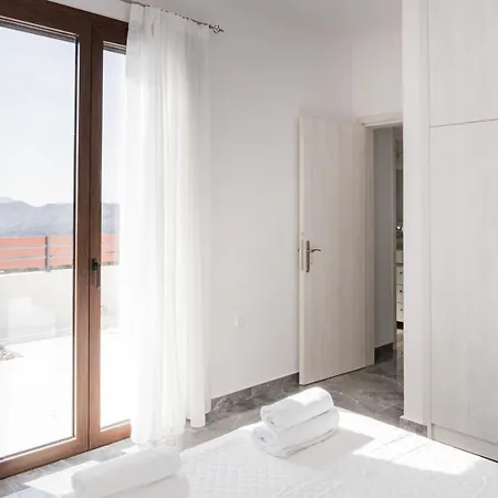 Kastrena House Vilă